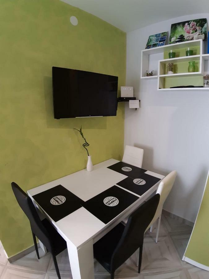 Studio Apartman F&L Макарська Екстер'єр фото